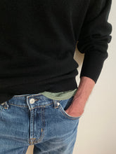 Load image into Gallery viewer, Mens Lambswool V-Neck – Black