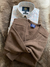 Load image into Gallery viewer, Mens Lambswool V-Neck – Tobacco