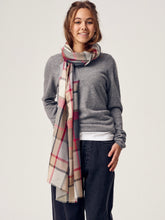 Load image into Gallery viewer, Merino Scarf - Mulberry