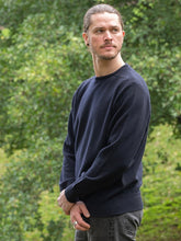 Load image into Gallery viewer, Mens Lambswool Crew Neck – Navy
