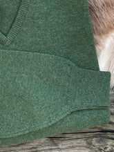 Load image into Gallery viewer, Mens Lambswool V-Neck – Rosemary