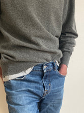 Load image into Gallery viewer, Mens Lambswool Crew Neck – Mid Grey
