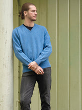 Load image into Gallery viewer, Mens Lambswool V-Neck – Jeans