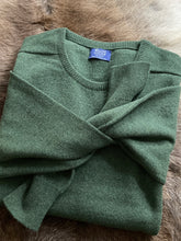 Load image into Gallery viewer, Mens Lambswool Crew Neck – Rosemary