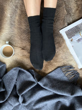 Load image into Gallery viewer, William Lockie Cashmere Socks - Black