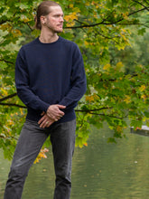 Load image into Gallery viewer, Mens Lambswool Crew Neck – Navy