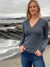 Load image into Gallery viewer, Ladies John Smedley Merino V-Neck - Slate Grey