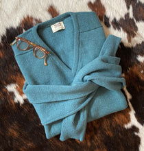 Load image into Gallery viewer, Mens Lambswool V-Neck – Lovat