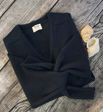 Load image into Gallery viewer, Mens Lambswool V-Neck – Black