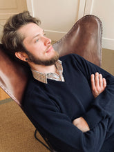 Load image into Gallery viewer, Mens Lambswool V-Neck – Navy