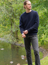 Load image into Gallery viewer, Mens Lambswool Crew Neck – Navy