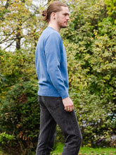 Load image into Gallery viewer, Mens Lambswool V-Neck – Jeans