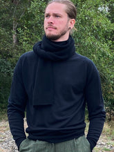 Load image into Gallery viewer, Knitted Cashmere Scarf - Black