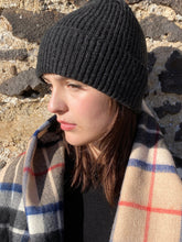 Load image into Gallery viewer, William Lockie Cashmere Hat - Charcoal