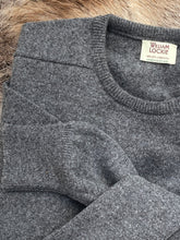 Load image into Gallery viewer, Mens Lambswool Crew Neck – Mid Grey