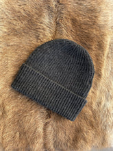 Load image into Gallery viewer, William Lockie Cashmere Hat - Charcoal