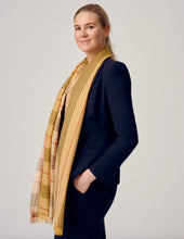 Load image into Gallery viewer, Merino Scarf - Darly Ruby