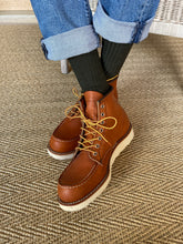 Load image into Gallery viewer, Pantherella Plain Dark Olive