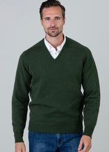 Load image into Gallery viewer, Mens Lambswool V-Neck – Rosemary