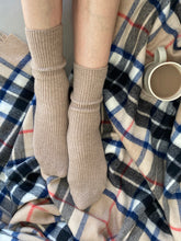 Load image into Gallery viewer, William Lockie Cashmere Socks - Dark Natural