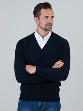 Load image into Gallery viewer, Mens Lambswool V-Neck – Navy