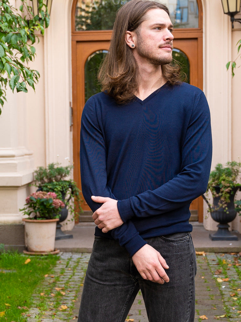 Mens John Smedley Merino V-Neck – Midnight