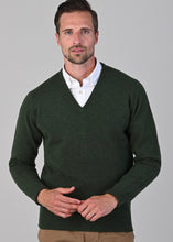 Load image into Gallery viewer, Mens Lambswool V-Neck – Rosemary