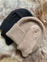 Load image into Gallery viewer, William Lockie Cashmere Hat - Charcoal