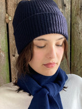 Load image into Gallery viewer, William Lockie Cashmere Hat - Navy