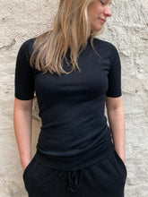 Load image into Gallery viewer, John Smedley Ladies Merino Round Neck Short Sleeve- Black