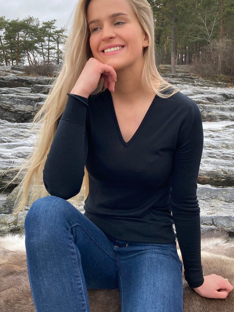 Ladies John Smedley Merino V-Neck Black - Main Image