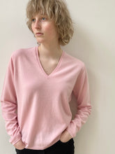 Load image into Gallery viewer, Ladies Cashmere V-Neck - Pink