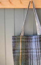 Load image into Gallery viewer, Carpet Bag - Brodick